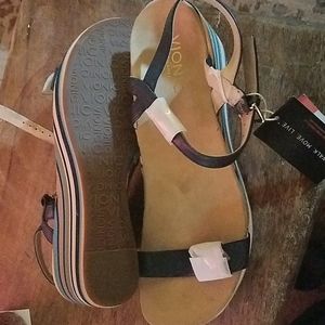Vionic Women sandals size 10 NWT
